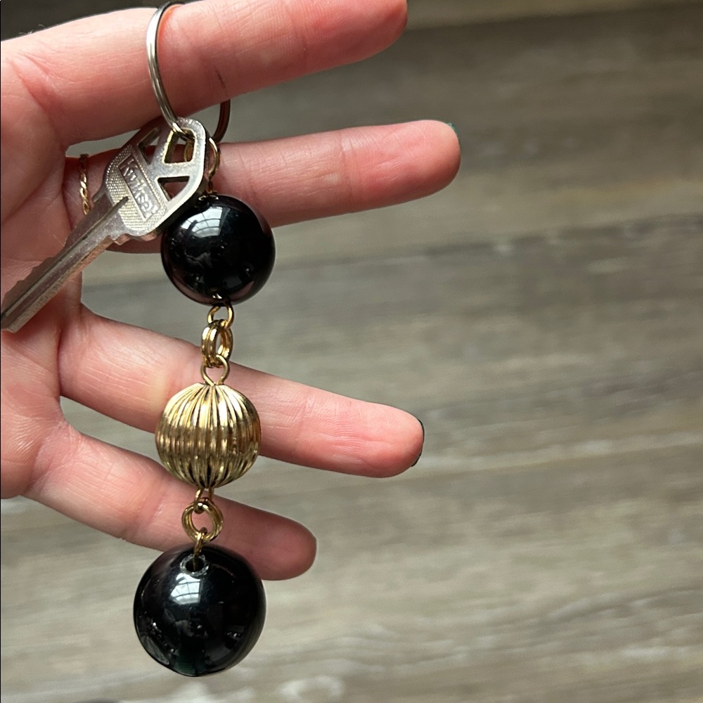 Black and Gold Beaded Keychain - Picture 8 of 8